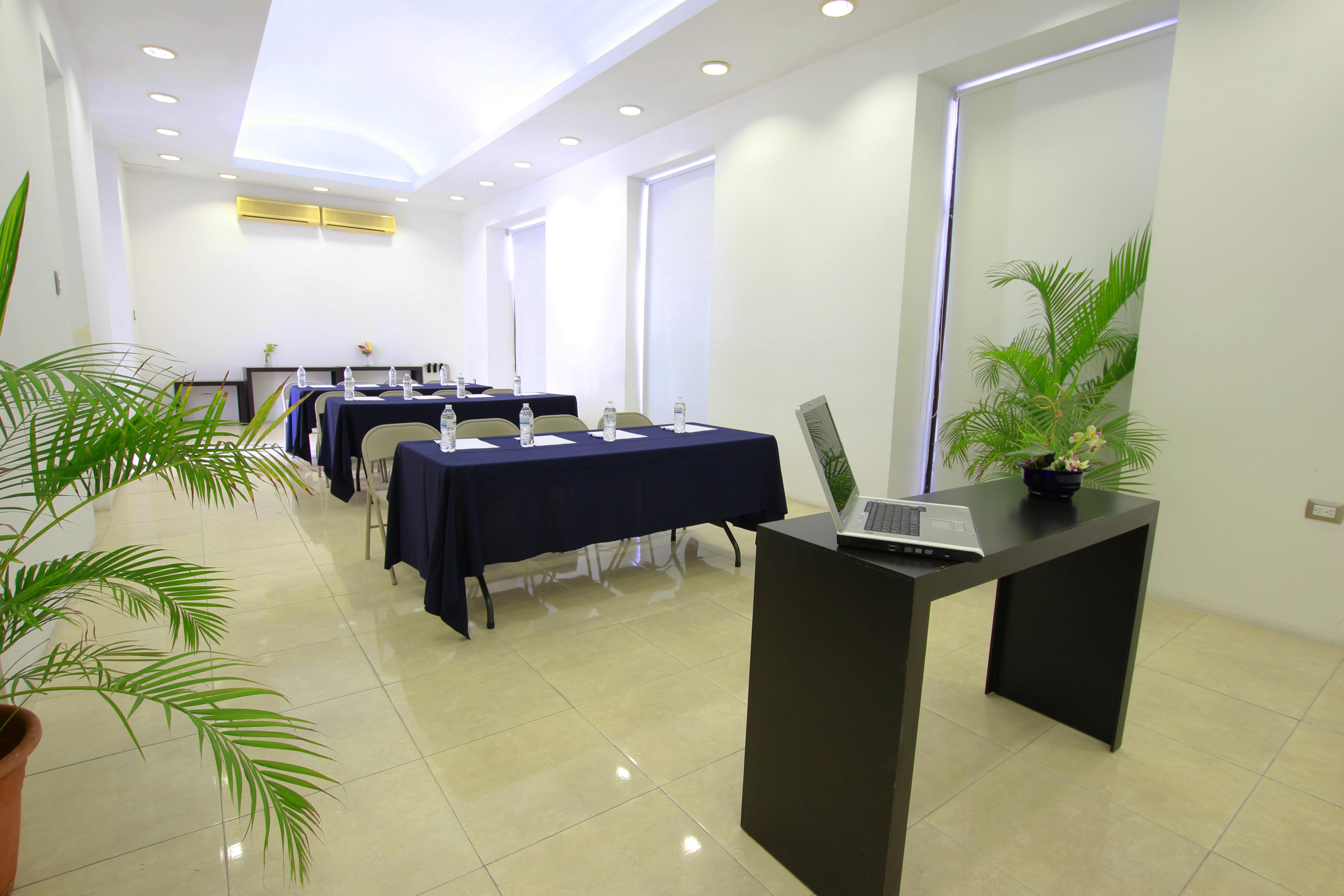 Hotel Embajadores Мерида Екстериор снимка